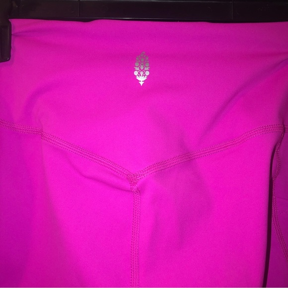 Free People NWT Solid Wave Rider Ankle Legging,Size-Medium,Color-Living Magenta - Picture 11 of 12